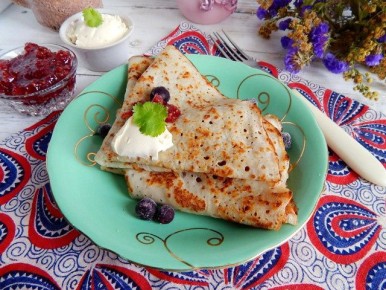 Как приготовить тонкие блины на воде с дырочками