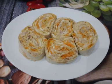 Лаваш с мясом, яйцами и морковью