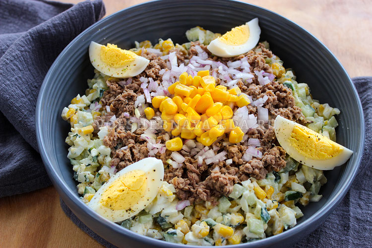 Салат с тунцом: идеальный перекус или праздничное угощение