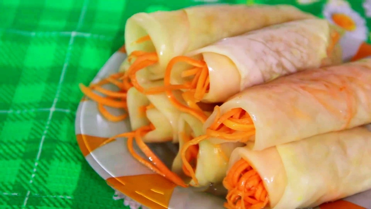 Маринованные рулетики из капусты и моркови: яркое угощение для каждого стола