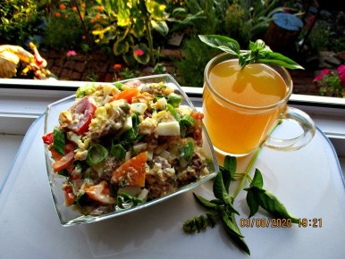 Летний салат с жареными кабачками и помидорами — вкусная находка