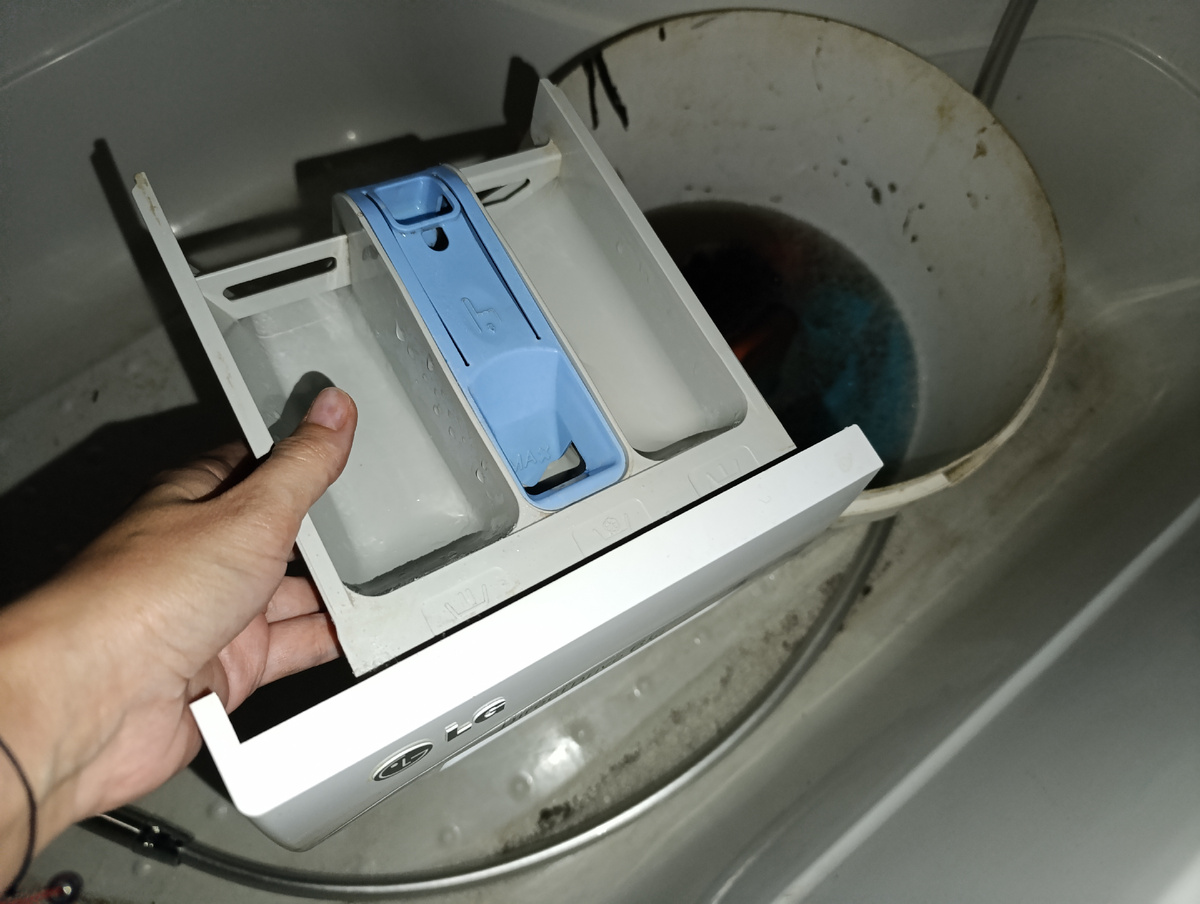 Как привести в порядок и отмыть лоток стиральной машины