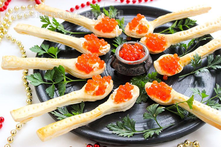 Съедобные ложки: необычная закуска с красной икрой