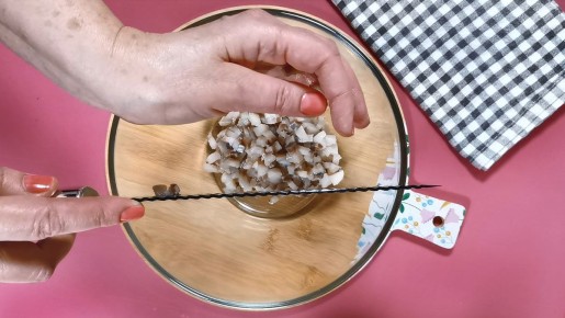 Селедочная закуска, которую стоит попробовать: простой и вкусный рецепт