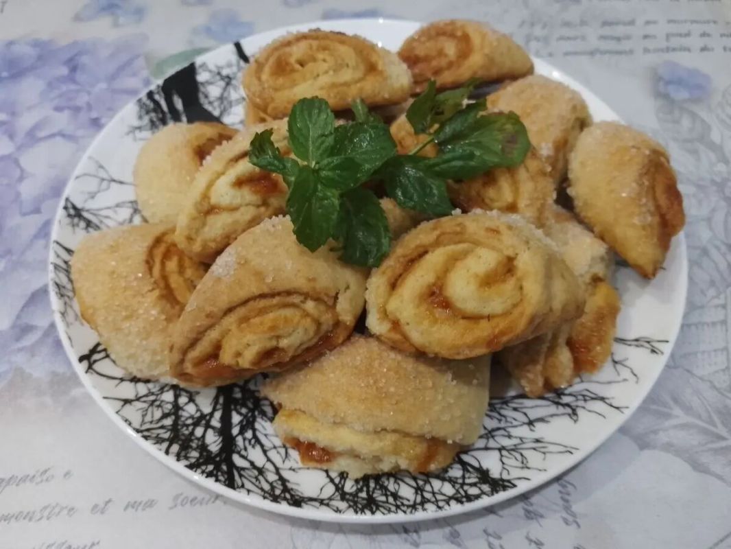 Нежные рулетики с вареньем: Печенье без яиц для сладкого чаепития