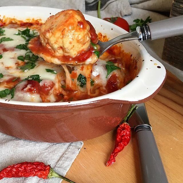 Удивительные тефтели с гречкой и томатным соусом