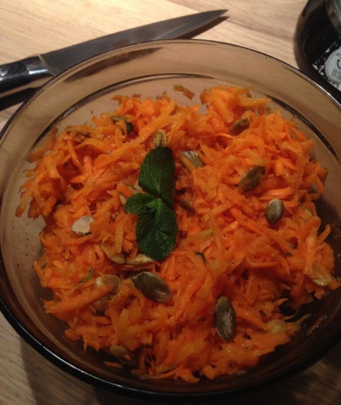 Насыщенный вкус морковного салата с пряной заправкой