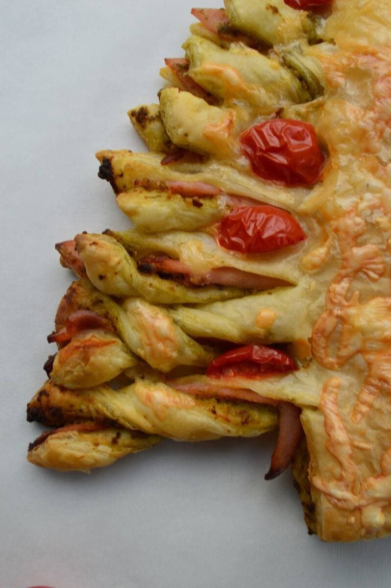 Необычная закуска: Елка из слоеного теста