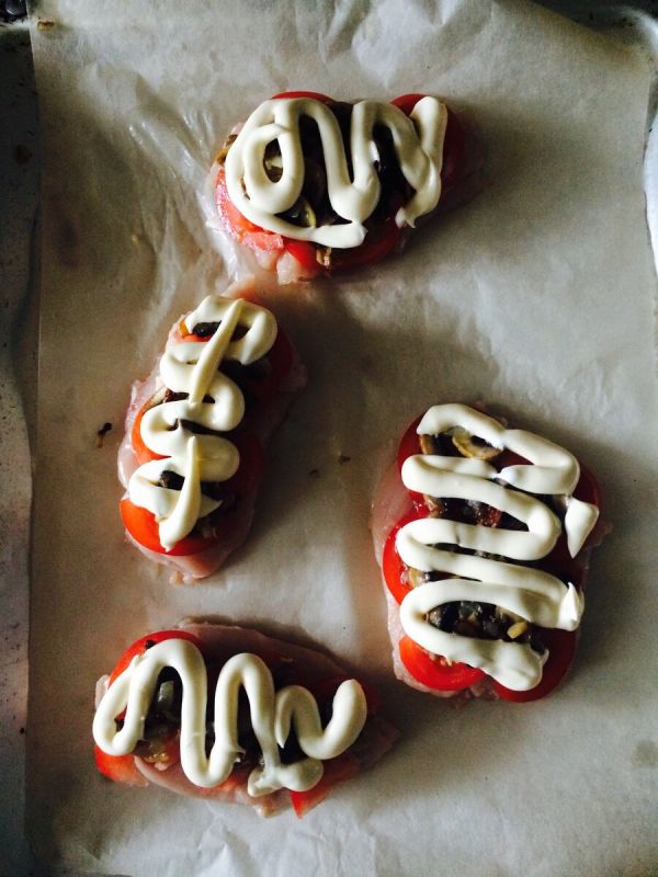 Сочное куриное филе с грибами и помидорами: простой рецепт