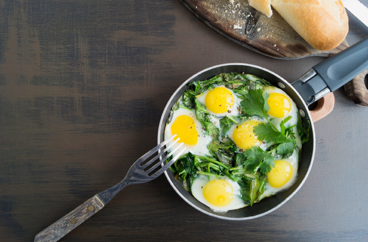 Сочное сочетание шпината и яиц для простого завтрака