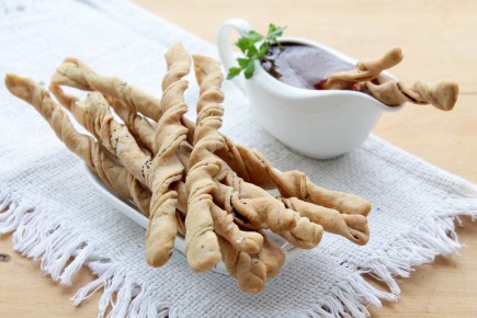 Хрустящие хлебные палочки для всей семьи: 5 разнообразных рецептов