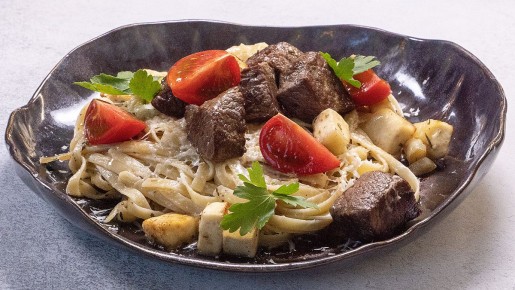 Согревающий вкус: Макароны с аппетитным стейком в итальянском стиле