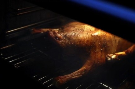 Как правильно наслаждаться гусями на Новый год: советы нутрициолога