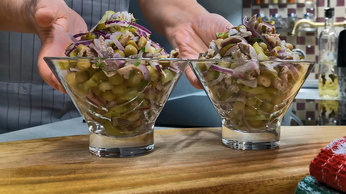 Новый взгляд на салат: удивительное сочетание куриных желудочков и свежих овощей