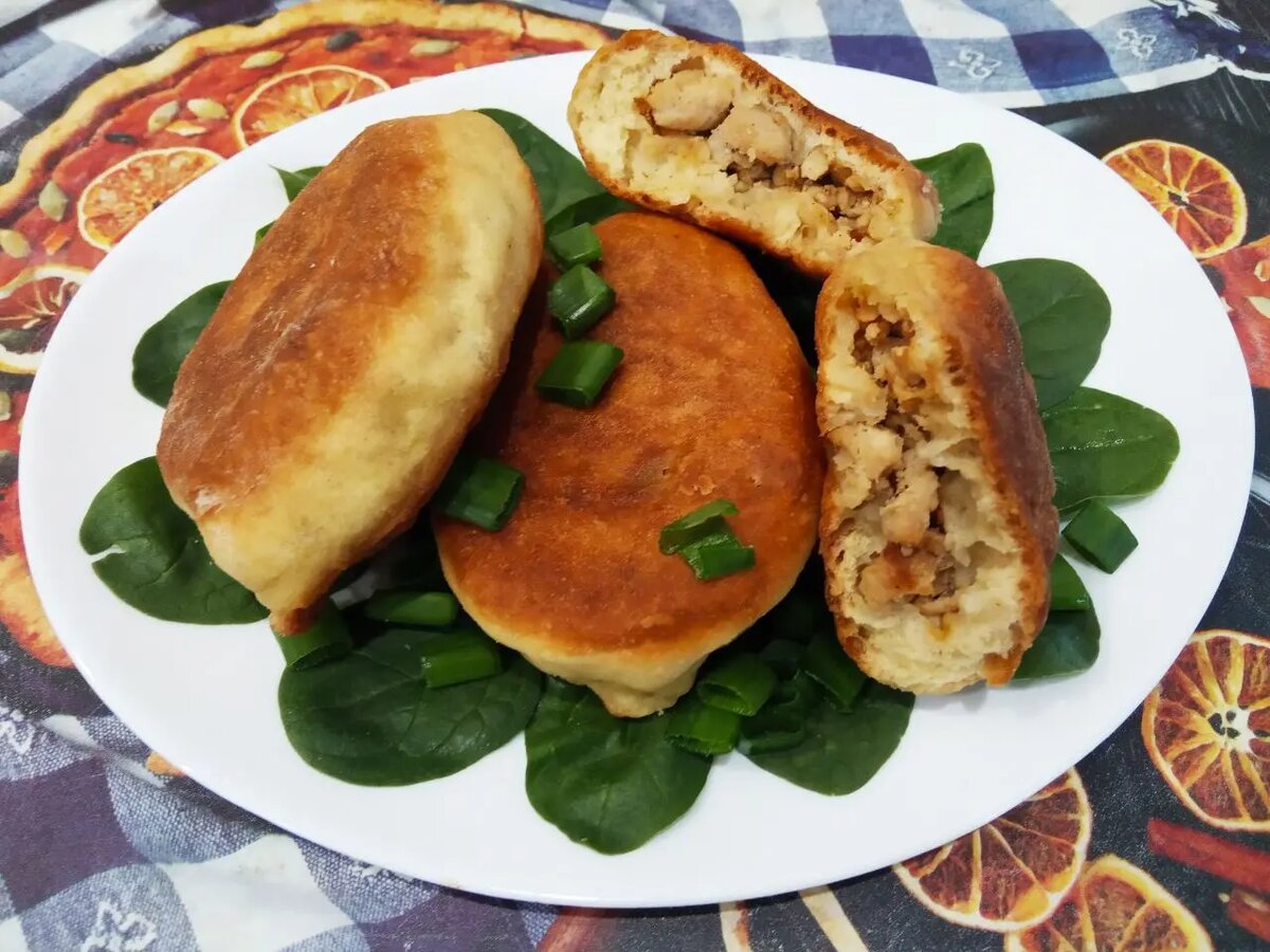 Нежные жареные пирожки с фаршем и луком: идеальное угощение