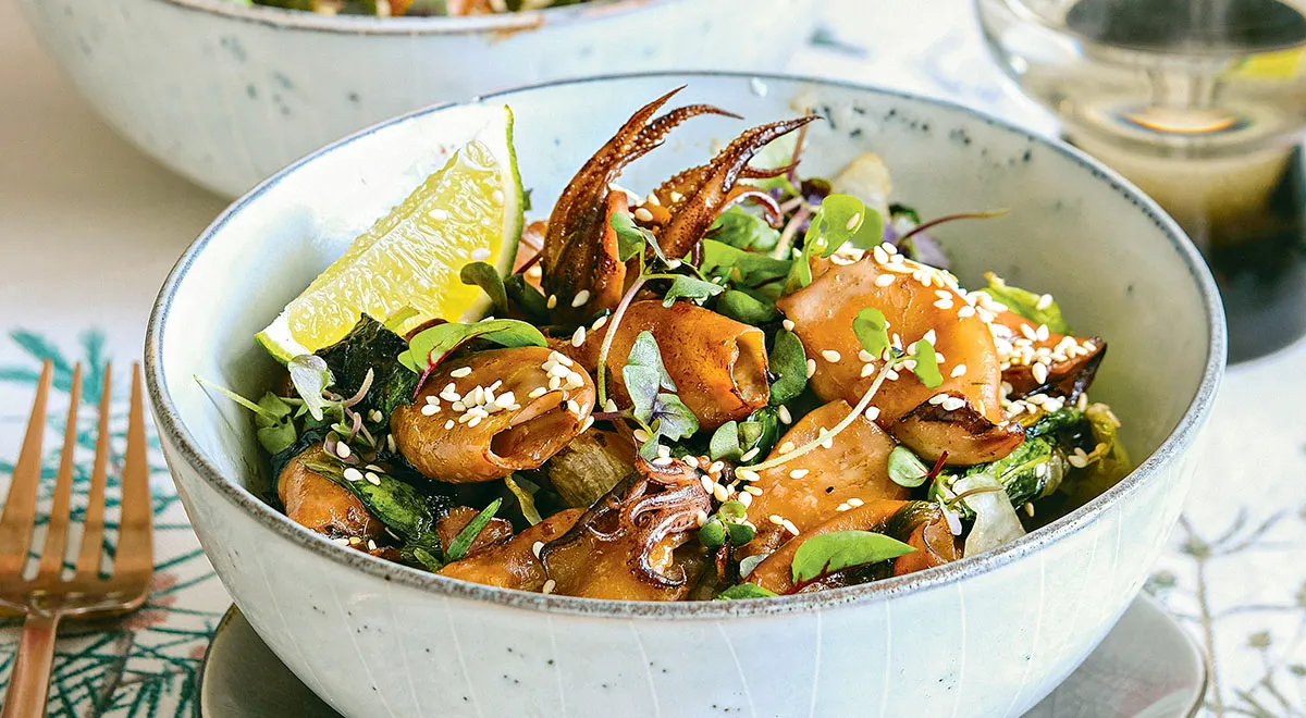 Золотистые кальмары с зеленью: легкий рецепт для любителей морепродуктов