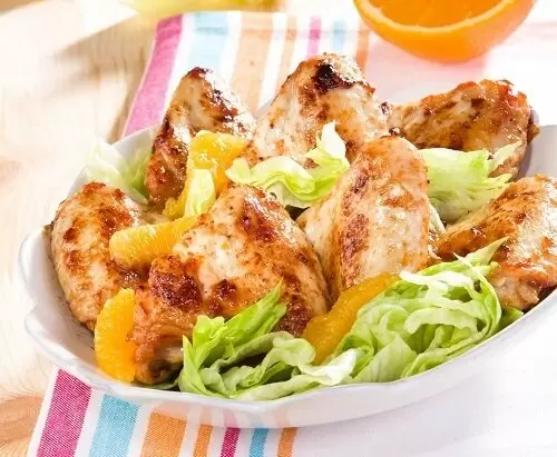 Нежные куриные крылышки в ароматном соусе