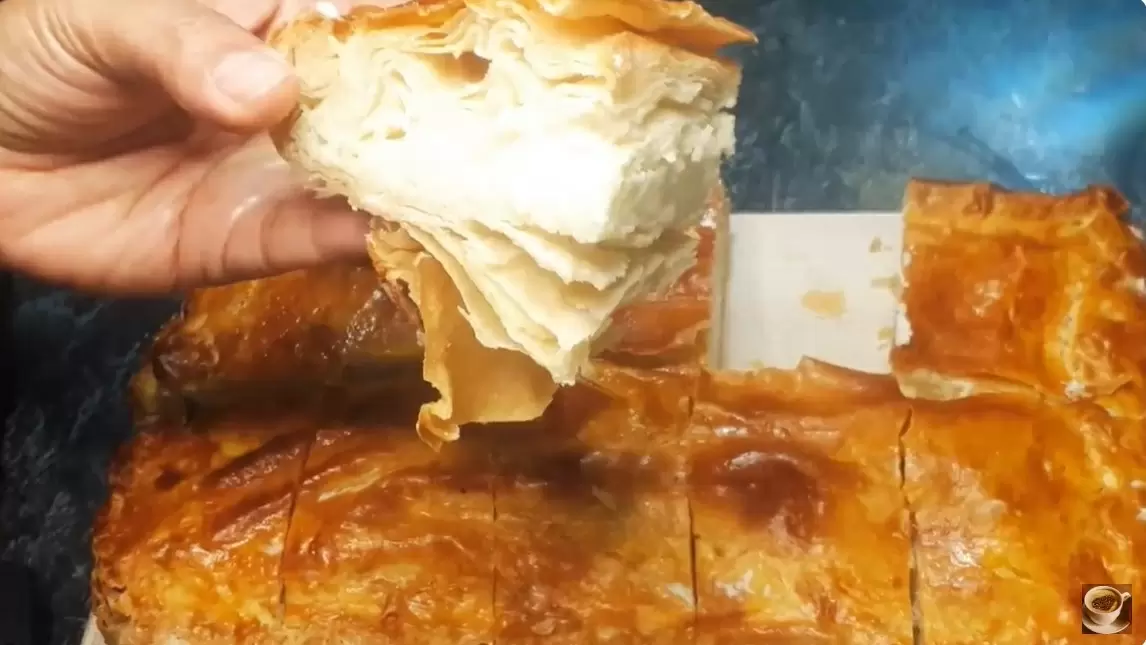 Удивительный пирог для чая: легкий рецепт с жидкой начинкой