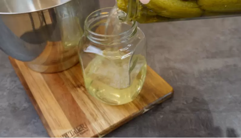 Как использовать рассол из консервов: неожиданные кулинарные лайфхаки