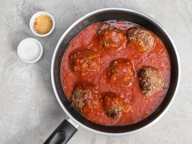 Как улучшить вкус котлет с помощью простых соусов