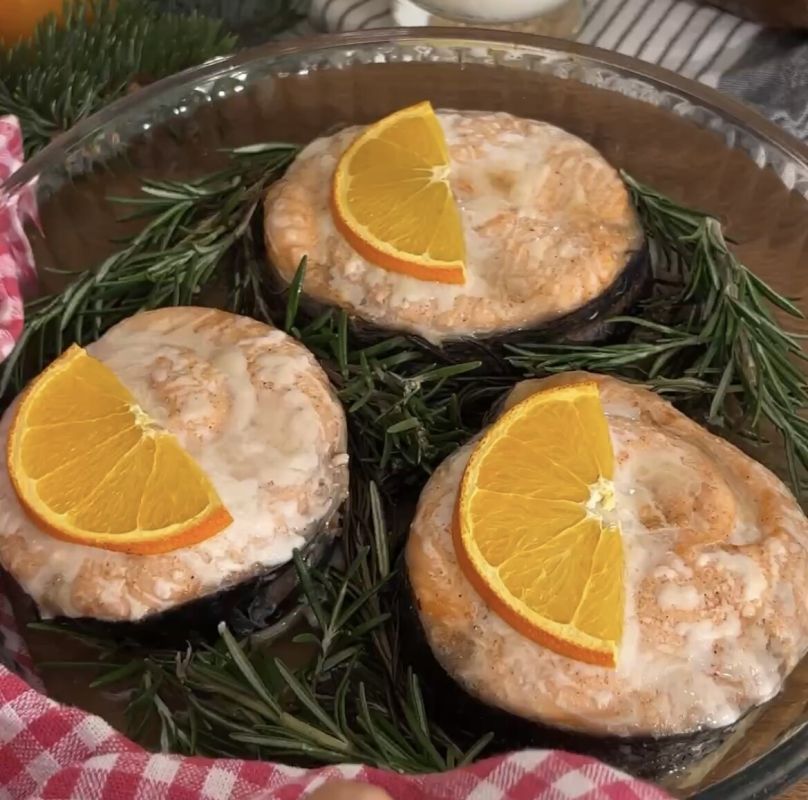 Запеченные стейки из лосося с апельсинами: легкий и вкусный ужин после праздников