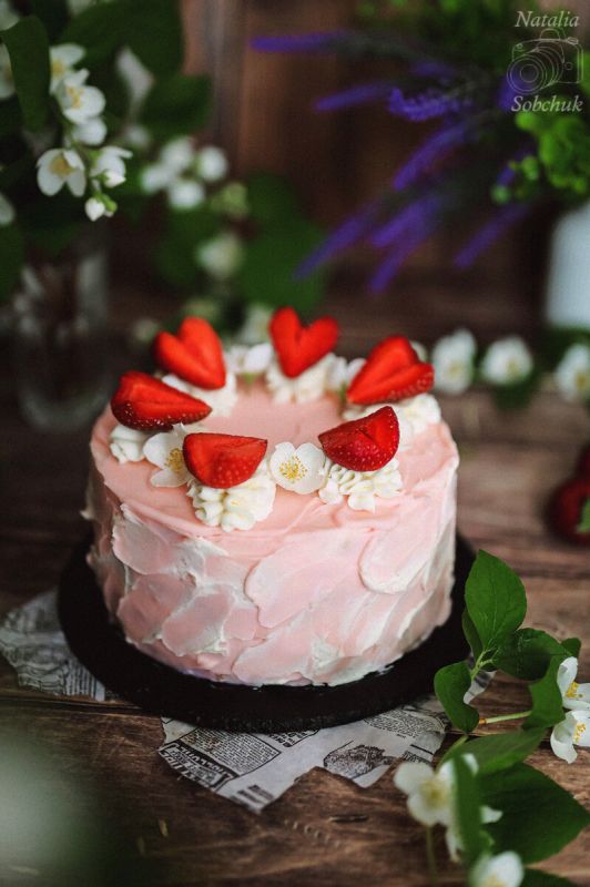 Летний десерт: восхитительный торт с клубникой, который покорит сердца