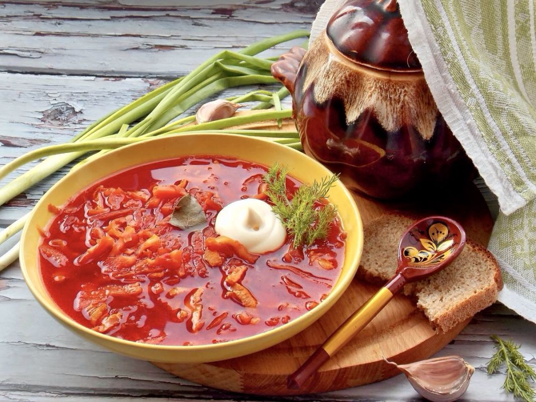 Вкусный овощной суп, который напомнит борщ