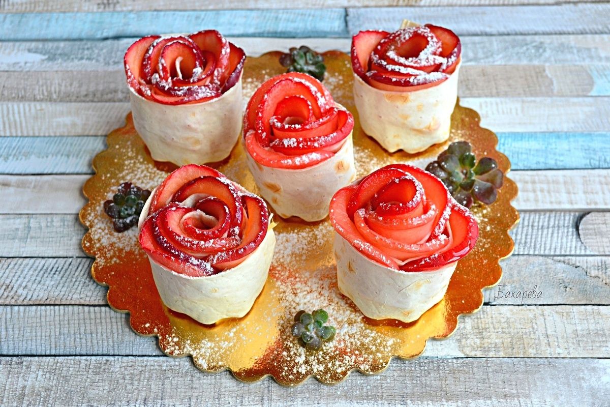 Заснеженные розы: Вкусный десерт с яблоками за 20 минут