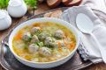 Насыщенный и полезный суп с куриными фрикадельками: идеальное решение для семейного обеда